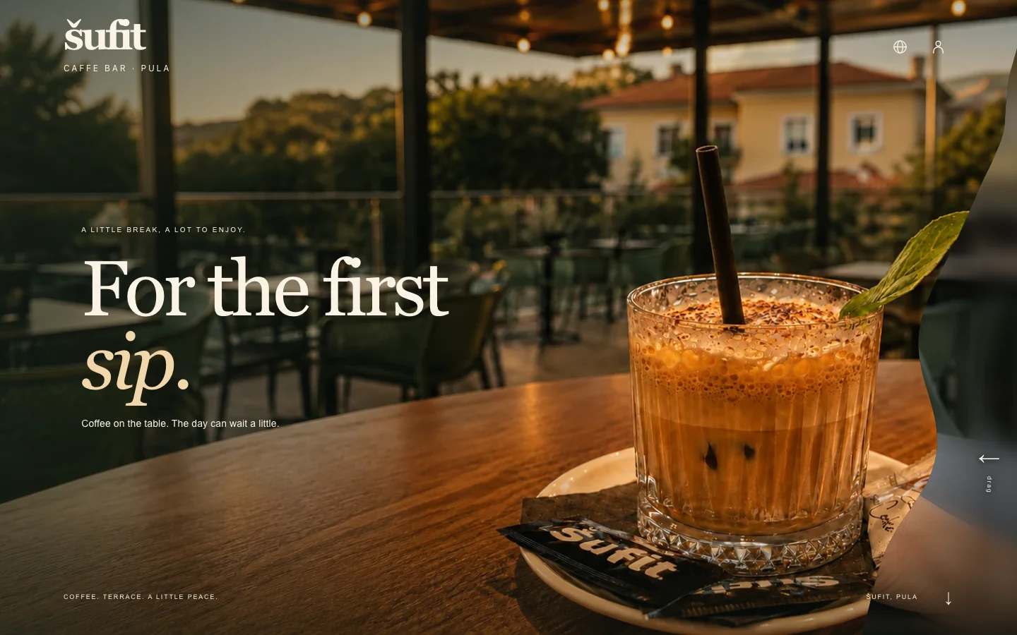 Die Šufit-Website: eine bildschirmfüllende Café-Szene mit Überschrift (auf Englisch)